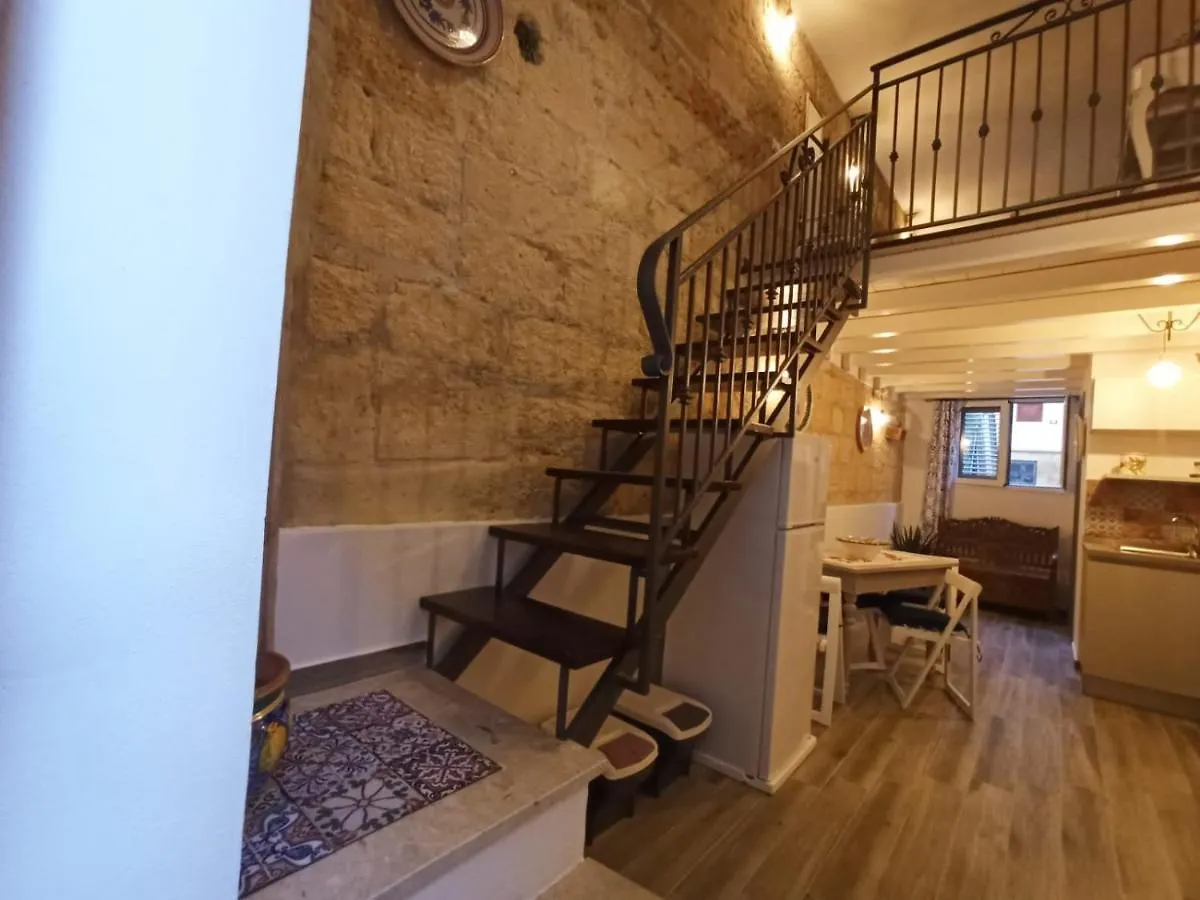 Holiday home Casa Lio Villa Santa Flavia Italy